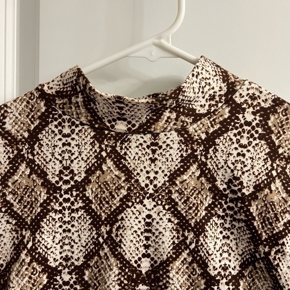 Women’s medium snake skin top - Picture 3 of 5